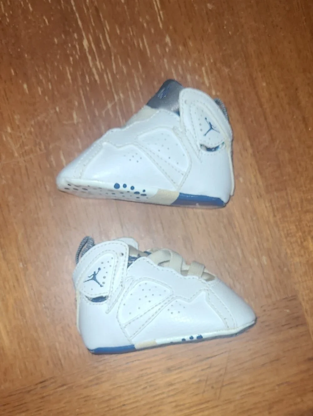 Jordan Vintage Baby White and Navy Crib Shoes Size 1